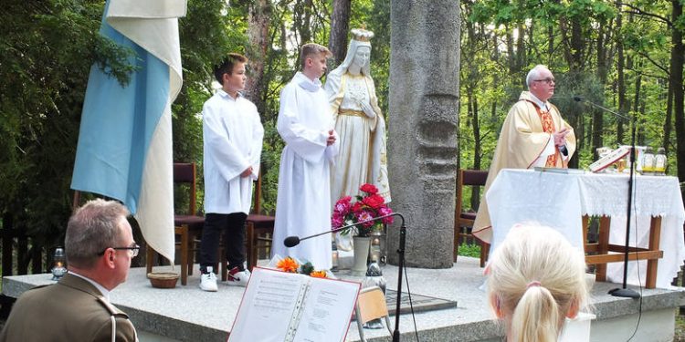 Wzruszające obchody 76. rocznicy pacyfikacji Żuchowca i trzech innych wsi w powiecie starachowickim