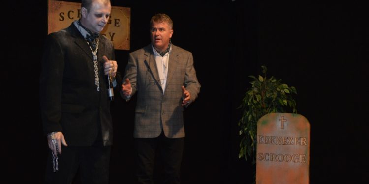 Zaproszenie na spektakl „OPOWIEŚĆ WIGILIJNA”