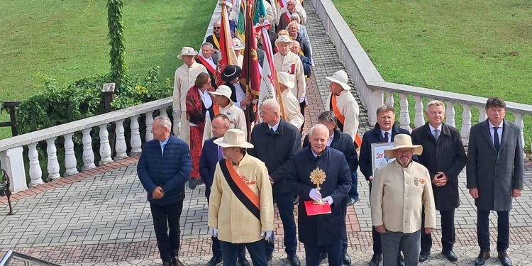 JUBILEUSZOWA XXX Ogólnopolska Pielgrzymka Hutników w Sanktuarium Matki Bożej Bolesnej Królowej Polski w Kałkowie